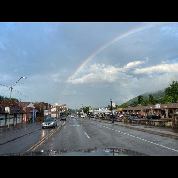 Meet your Posher, April - Picture 2 of 5